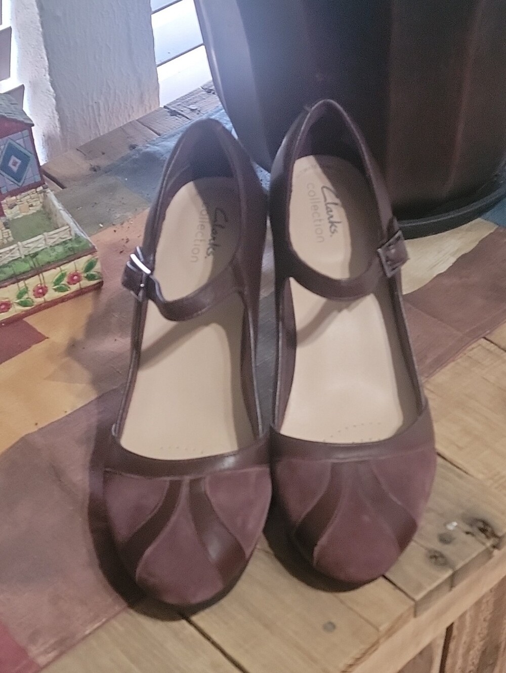 Clarks Women's Burgundy Mary Jane Heels Size 9
